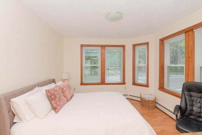 Building Photo - 315 St Paul St