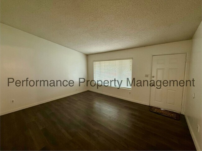 Building Photo - Charming 3 Bed/2 Bath SW Bakersfield Home w/ RBP & $0 Deposit Option