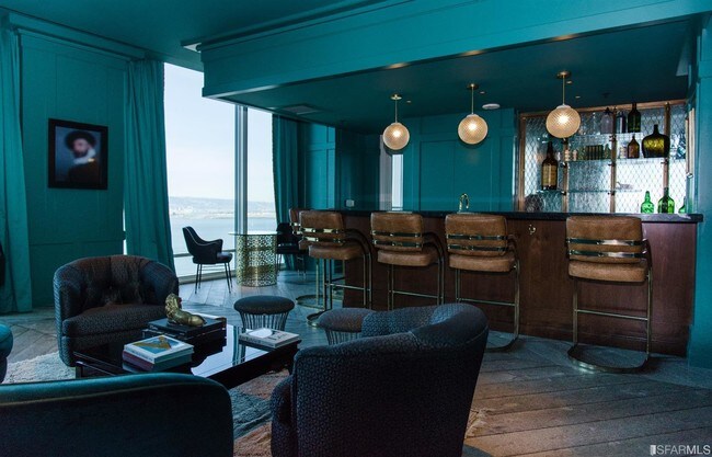 Building Photo - 425 1st St