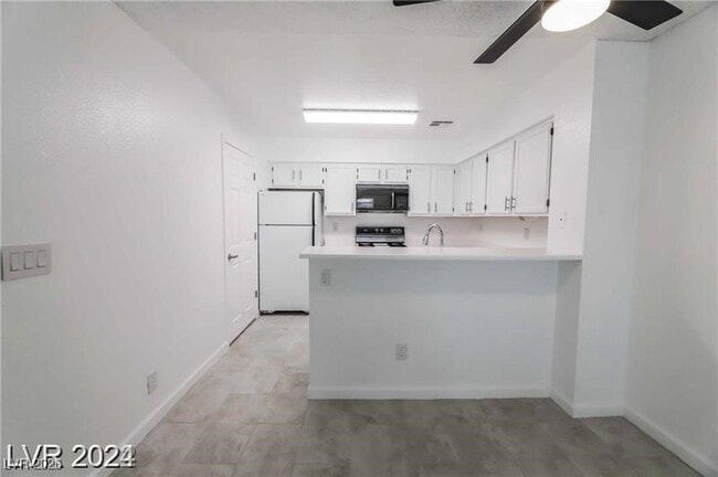 Building Photo - 2117 Chertsey Dr