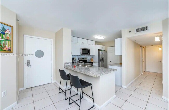 Building Photo - 19999 E Country Club Dr