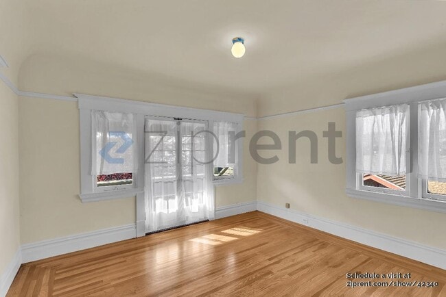Building Photo - 654 Chetwood St