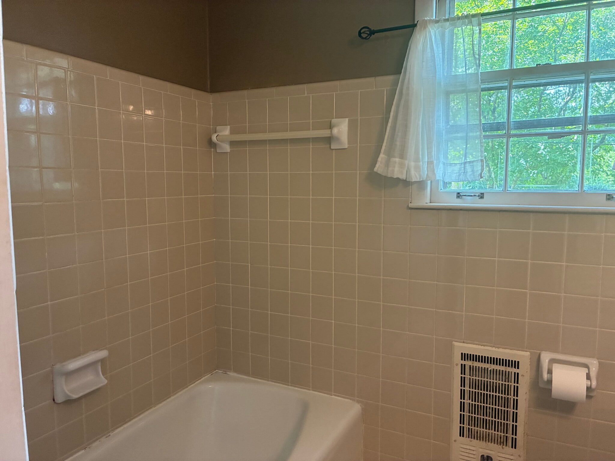 Building Photo - 804 Crescent Hill Rd