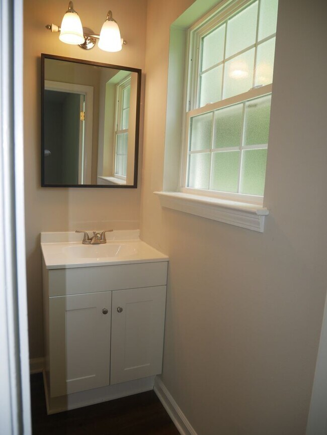Building Photo - 2011 Coral Hills Dr