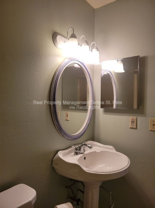 Building Photo - 4903 Myrtle Oak Dr