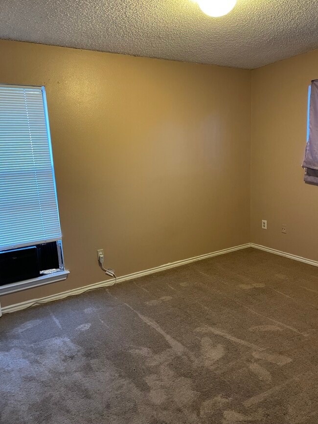 Building Photo - 1408 Bluffview Dr