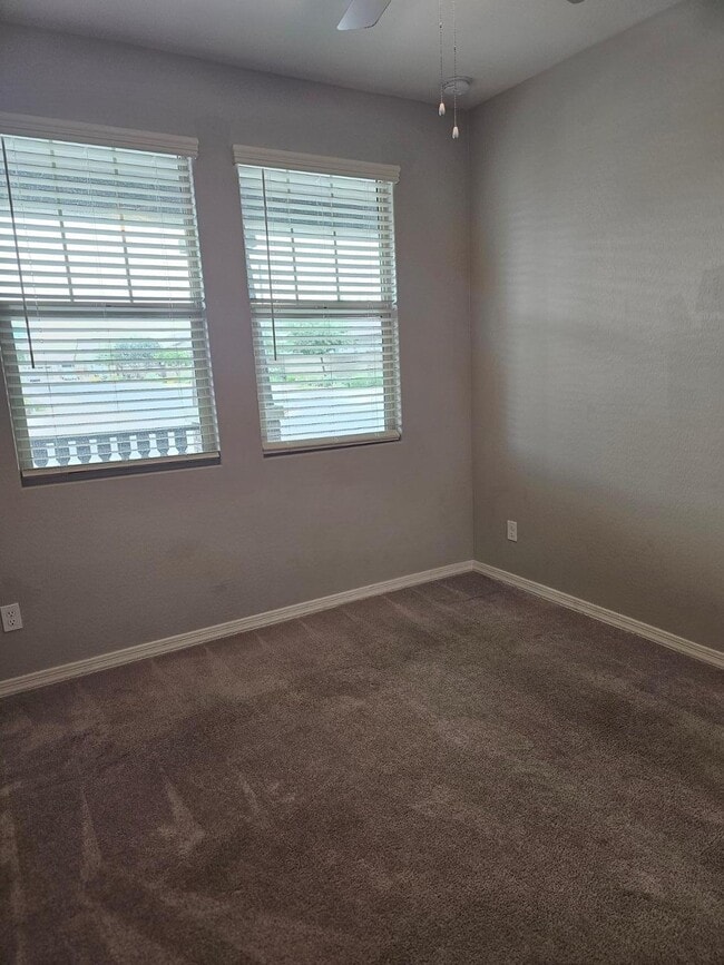 Building Photo - 15092 W Portland St