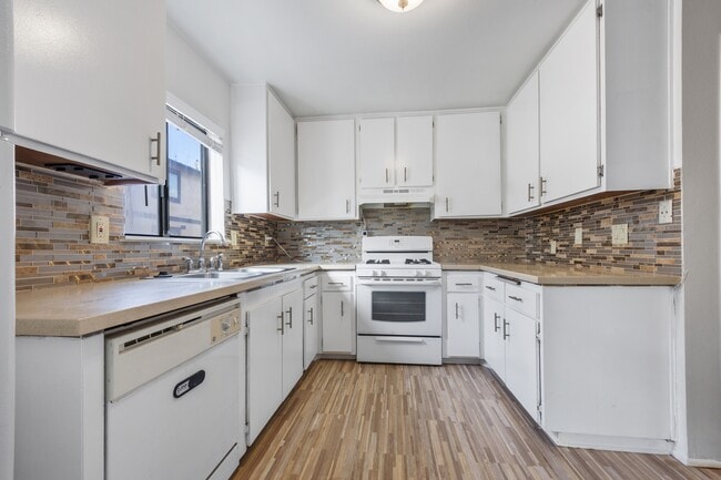 Building Photo - 515 W Gardena Blvd