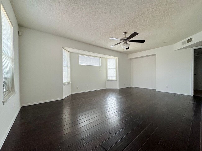 Building Photo - West El Paso 3bed 2.5bbath refrig A/C Home