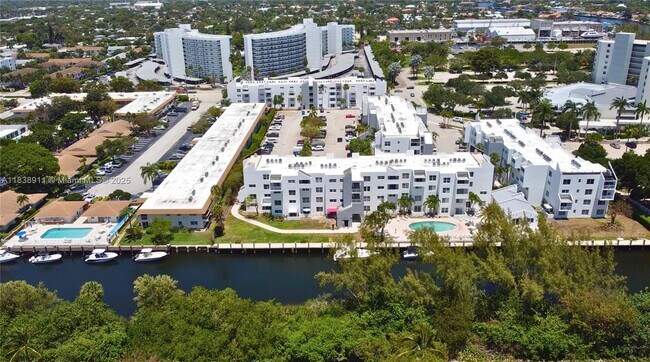 Building Photo - 2840 NE 14th Street Causeway