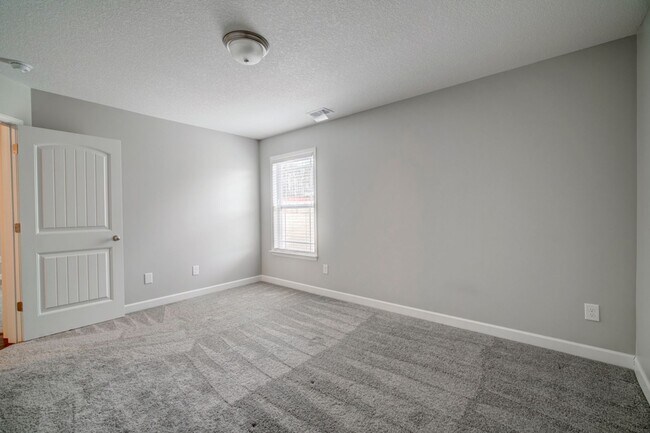 Building Photo - 732 Shelburne Ln