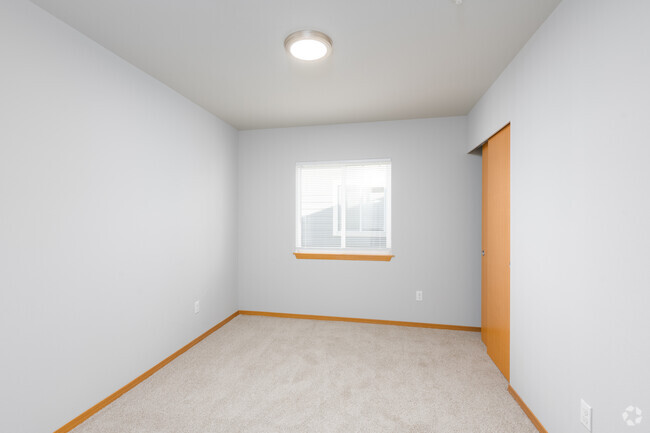1BD, 1BA - 580SF - Legacy Ridge:  Beautifully renovated 1- an...