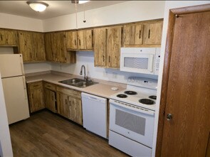 Building Photo - Woodmore Apartments