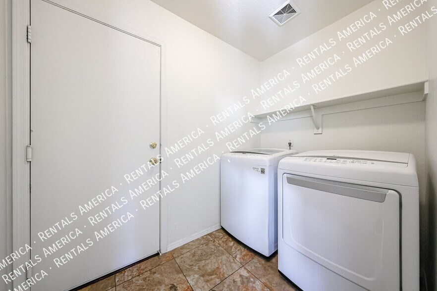 Building Photo - 6175 S Sharon Ct