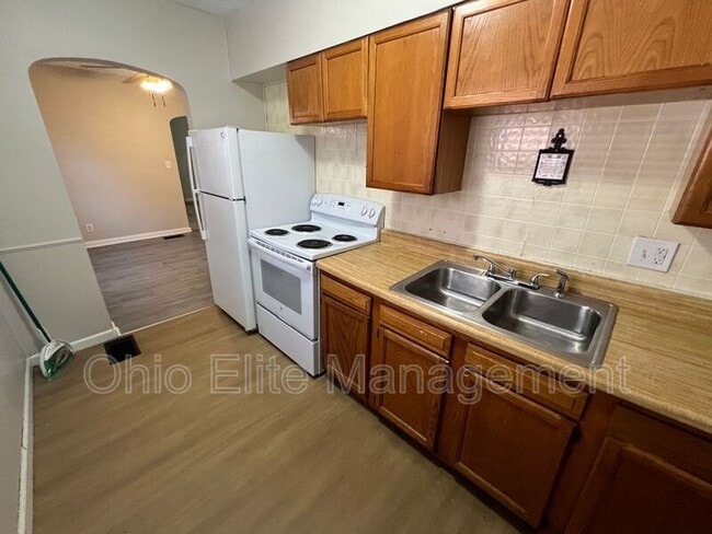 Building Photo - 397 S Chase Ave