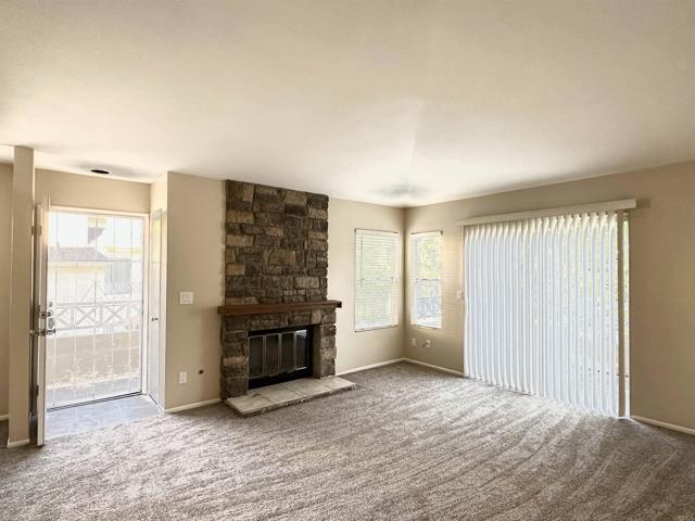 Building Photo - 2047 Lakeridge Cir
