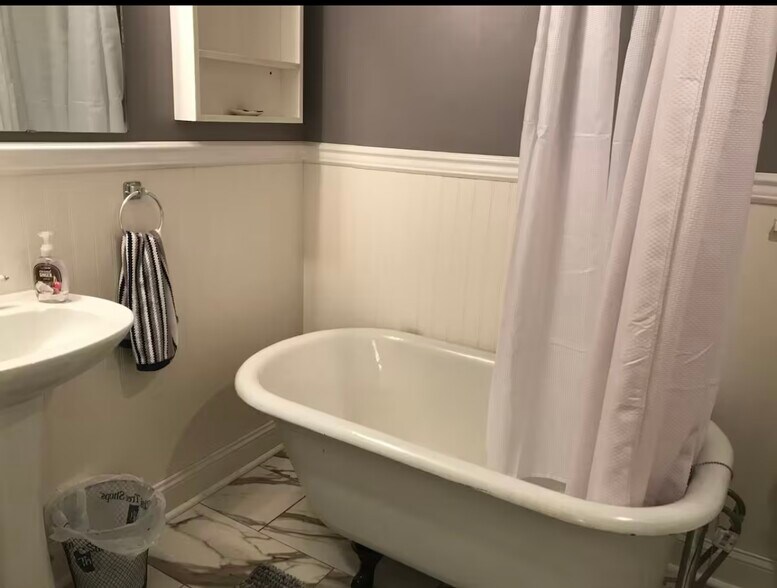 Bathroom - 400 W Gay St