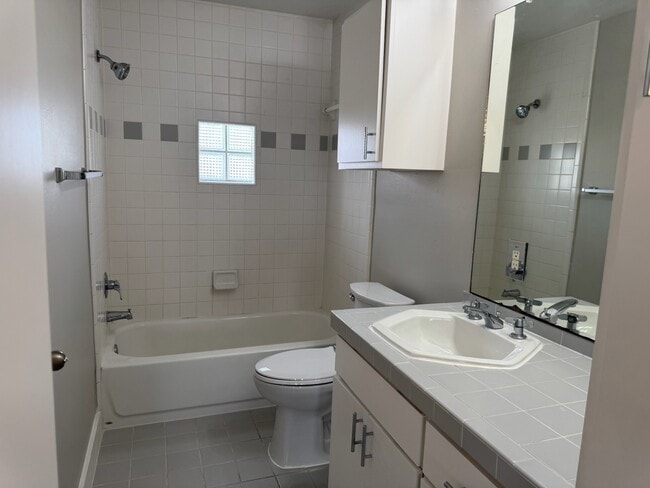 Building Photo - 9716 Linkmeadow Ln