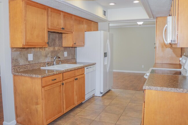 Building Photo - 816 Marimba Dr