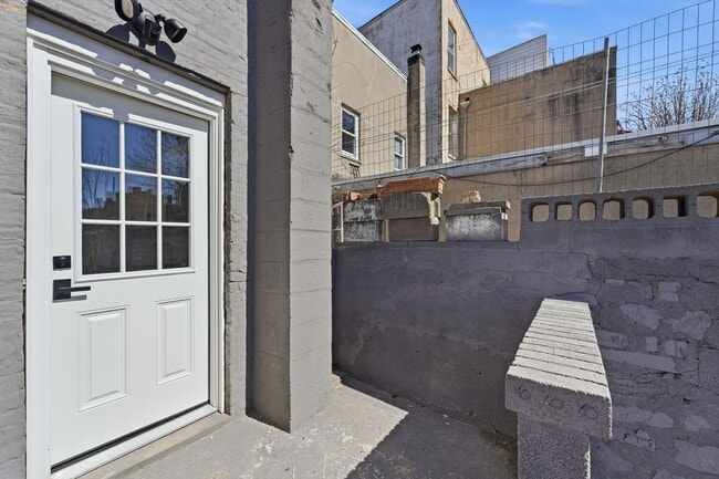 Building Photo - 1205 Hillside Pl