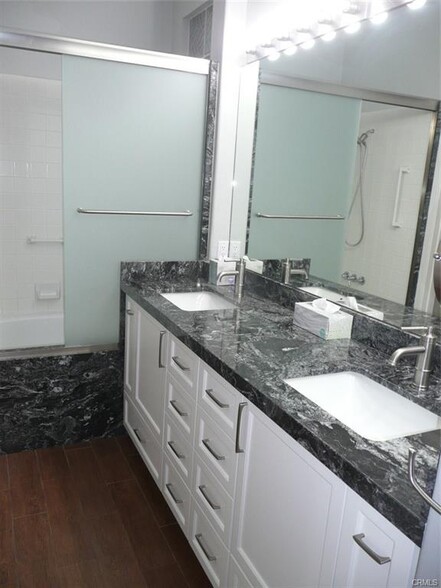 Building Photo - 2630 Dunstan Dr