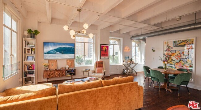 Building Photo - 6253 Hollywood Blvd