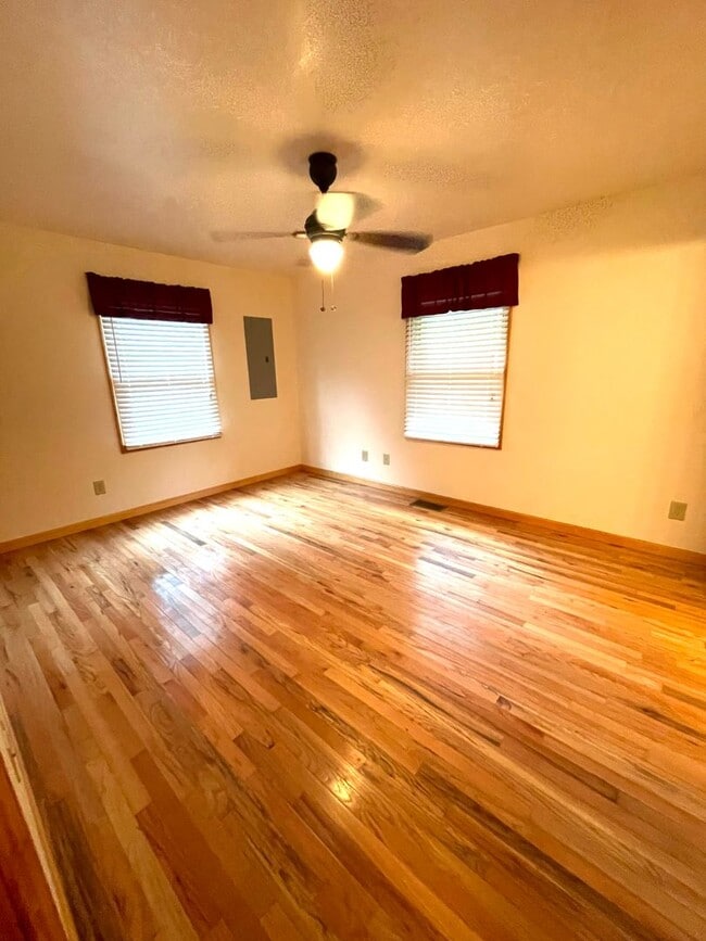 Building Photo - Emerald Downs 2 Bedroom