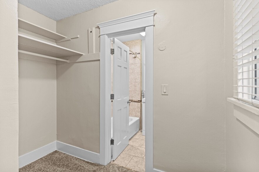 Building Photo - 1460 Gaviota Ave