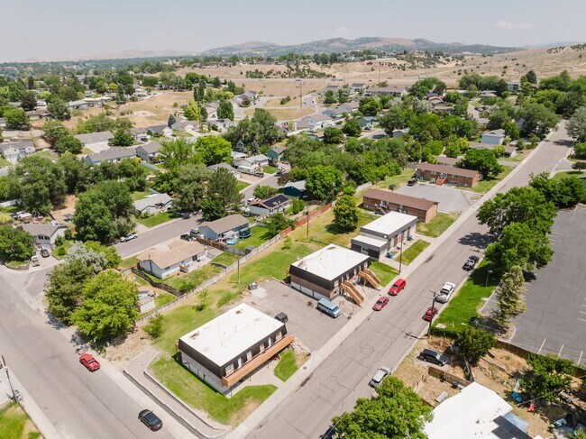 Building Photo - Poplar