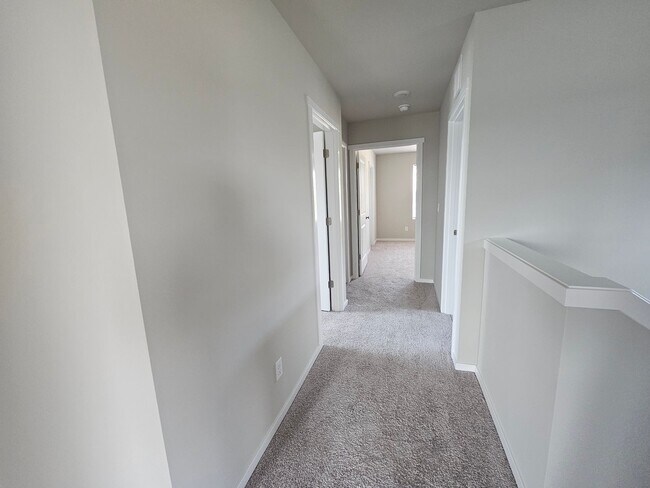 Building Photo - Stunning 4-Bedroom Pet-Friendly Home for L...