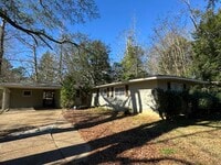 Building Photo - 304 Colonial Cir