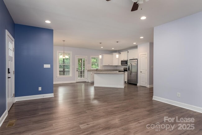 Building Photo - 6835 Ingleside Dr