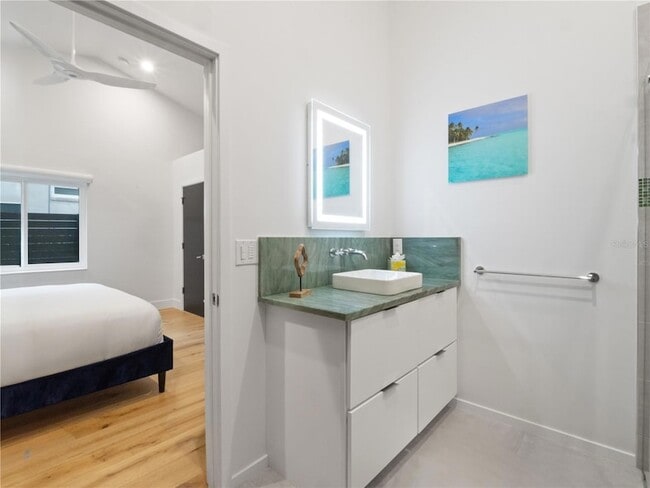 Building Photo - 1021 Temple Grove Pl