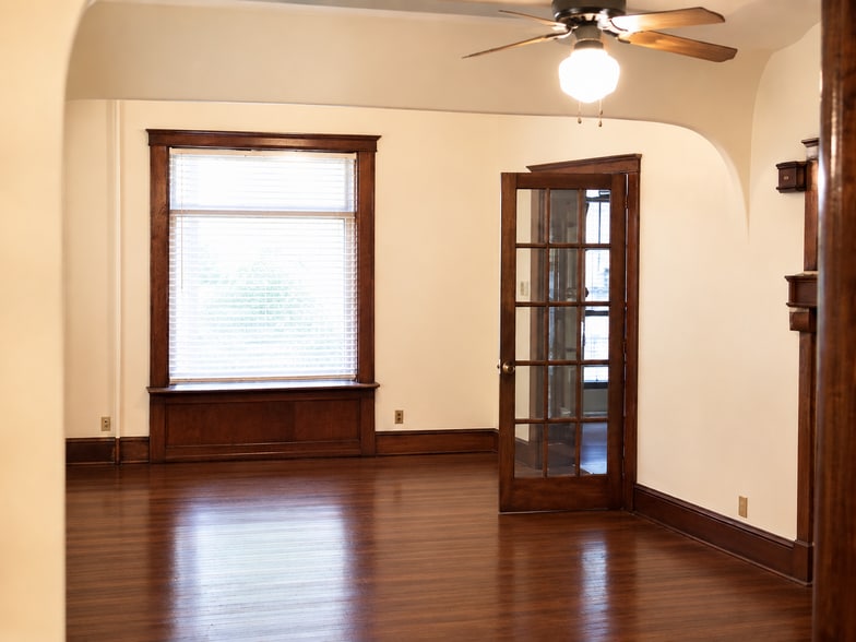 Living Room 12'x28' - 818 Michigan Ave