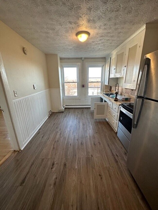 Building Photo - 1BR/1BA Available November 1st!!