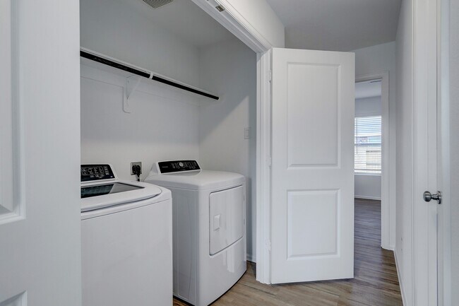 Building Photo - 9303 Sierra Pt Wy