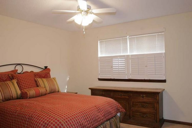 Building Photo - 200 Arbor Dr