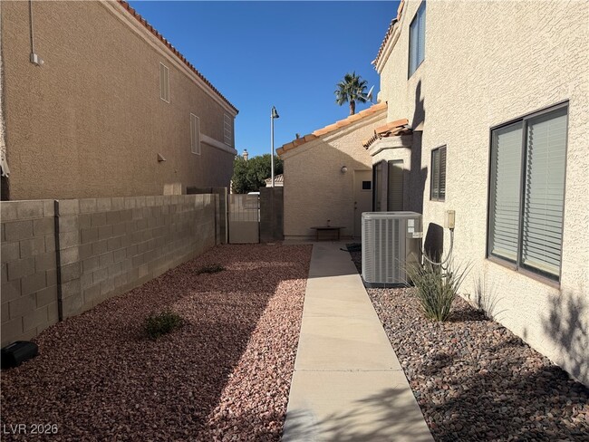 Building Photo - 3008 Ocean View Dr