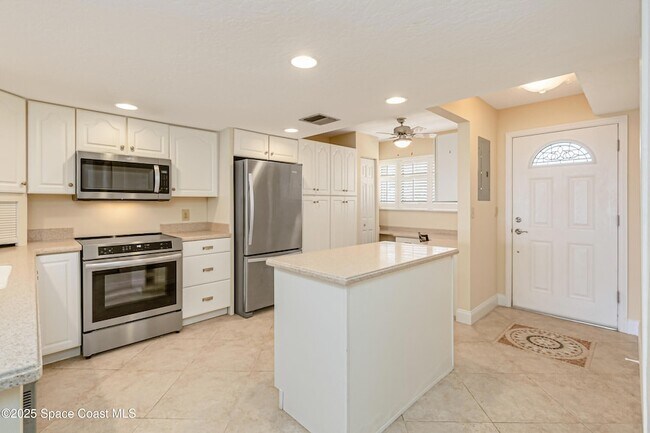 Building Photo - 1101 S Miramar Ave
