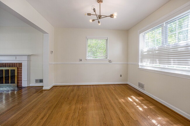 Building Photo - 2509 Crest Ave