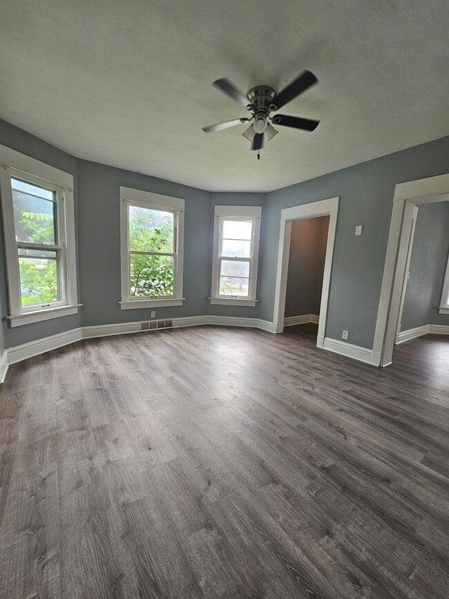 Building Photo - There is a $25 fee per application and eve...