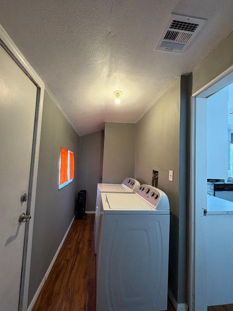 Building Photo - 307 E 3rd St