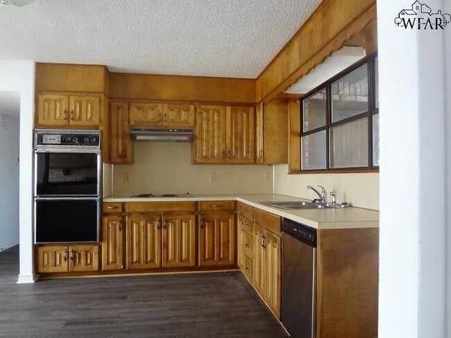 Building Photo - 4626 Cypress Ave