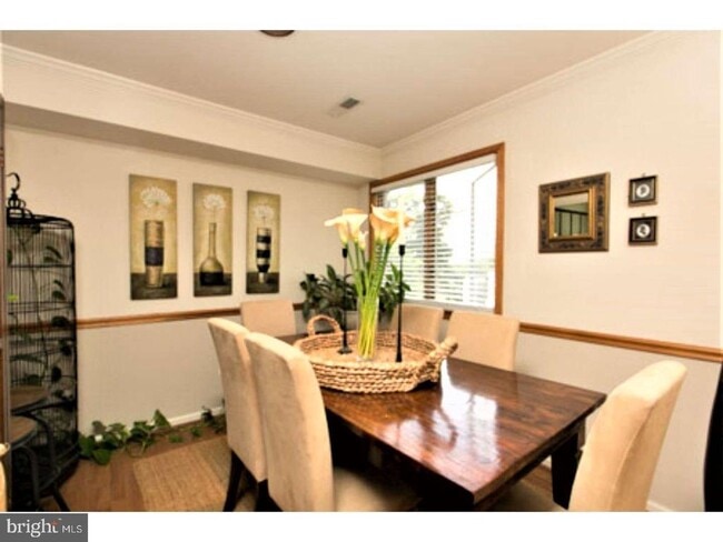 Building Photo - 8 Rex Ave