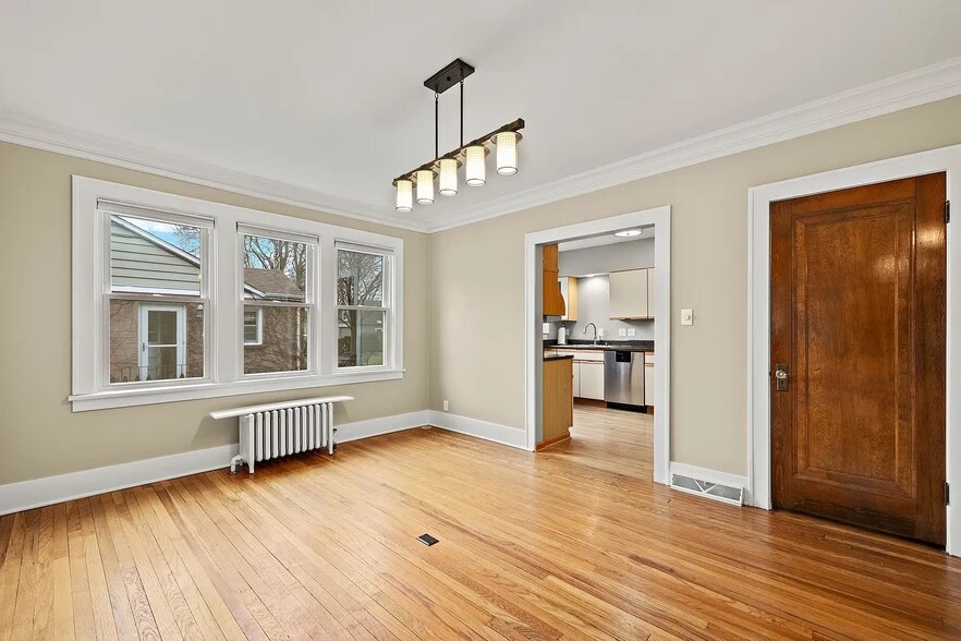 Dining Room - 82 S Williams St