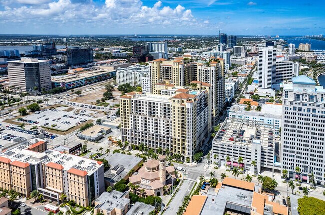 Building Photo - 801 S Olive Ave