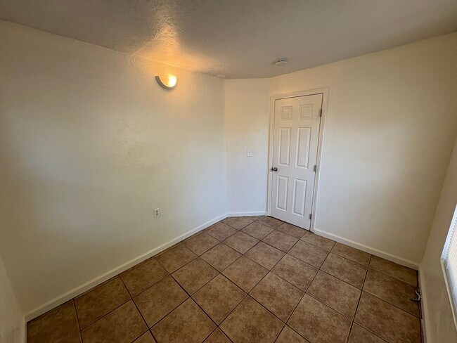 Building Photo - 1265 I St
