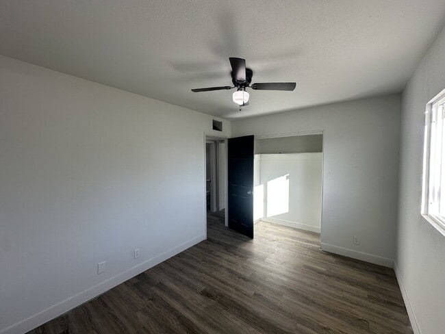 Building Photo - 390 W Lindbergh Ave