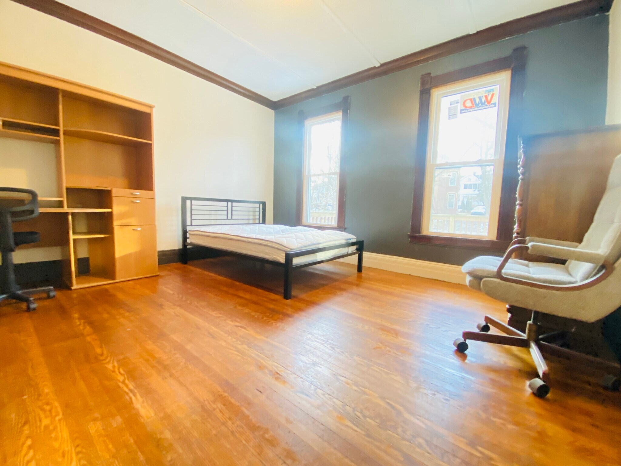 Building Photo - 1337 Madison St