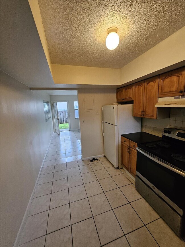 Building Photo - 716 SW 7th St